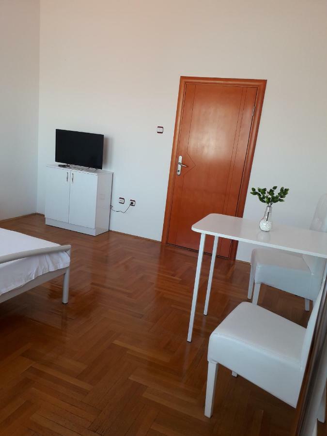 Apartman Dunja Ns 2 Leilighet Novi Sad Eksteriør bilde